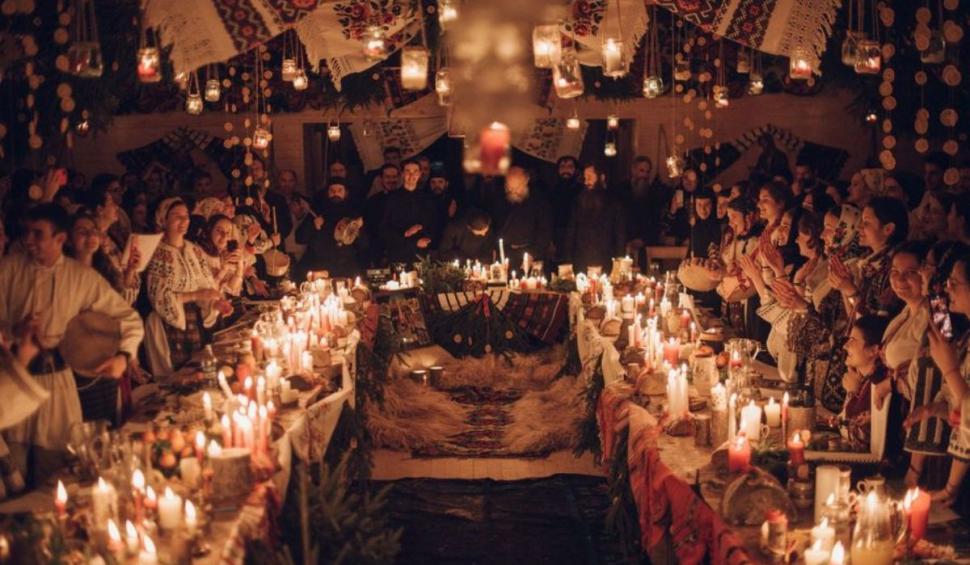 Sute de tineri din toată țara se strâng la Mănăstirea Oaşa pentru a colinda și a sărbători Crăciunul 876966