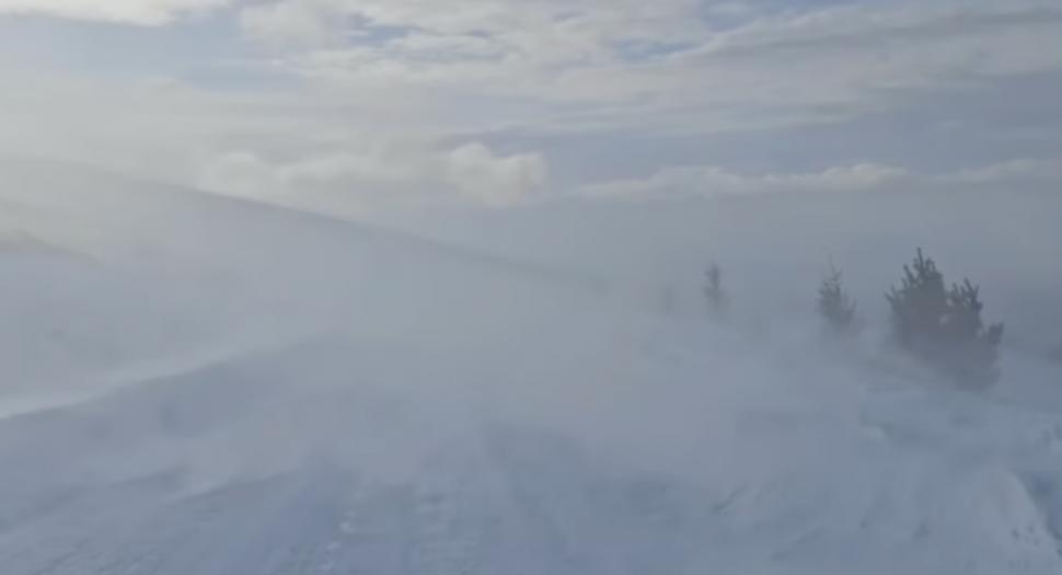 Circulația pe Transalpina, între Novaci și Rânca, închisă din cauza viscolului 877063