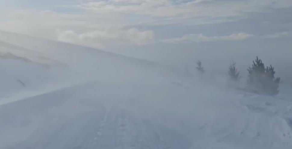Circulația pe Transalpina, între Novaci și Rânca, închisă din cauza viscolului 877064