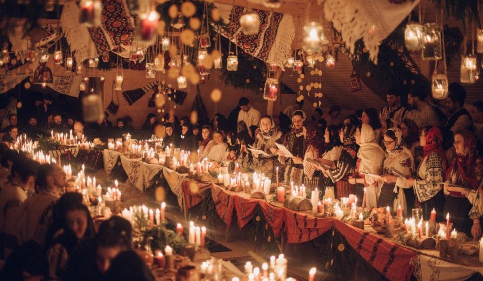 Colind la lumina lumânărilor. Sute de tineri s-au adunat la Mănăstirea Oaşa, pentru a sărbători Crăciunul 877164