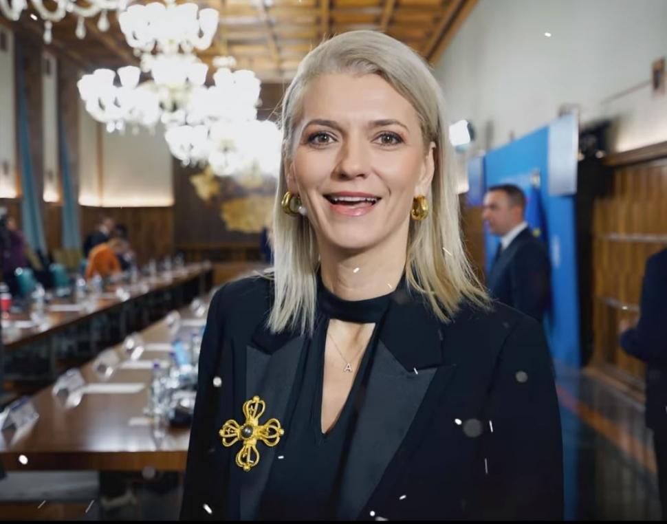 Guvernul și-a făcut filmare cu urări de sărbători. Mesajele transmise de miniștrii cabinetului Ciolacu 877150