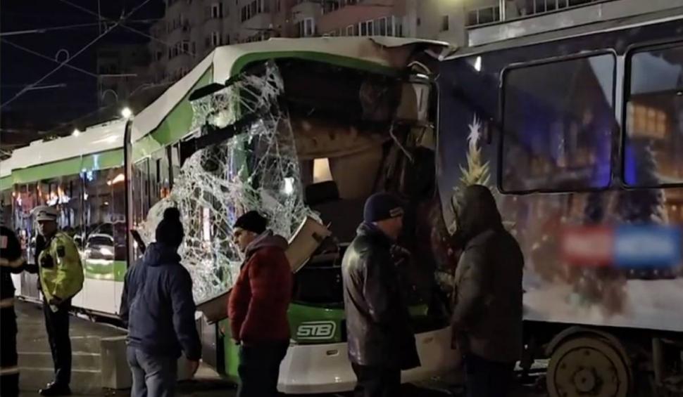 Două tramvaie s-au ciocnit în Sectorul 2, București. Vatmanii au ajuns la spital 877012