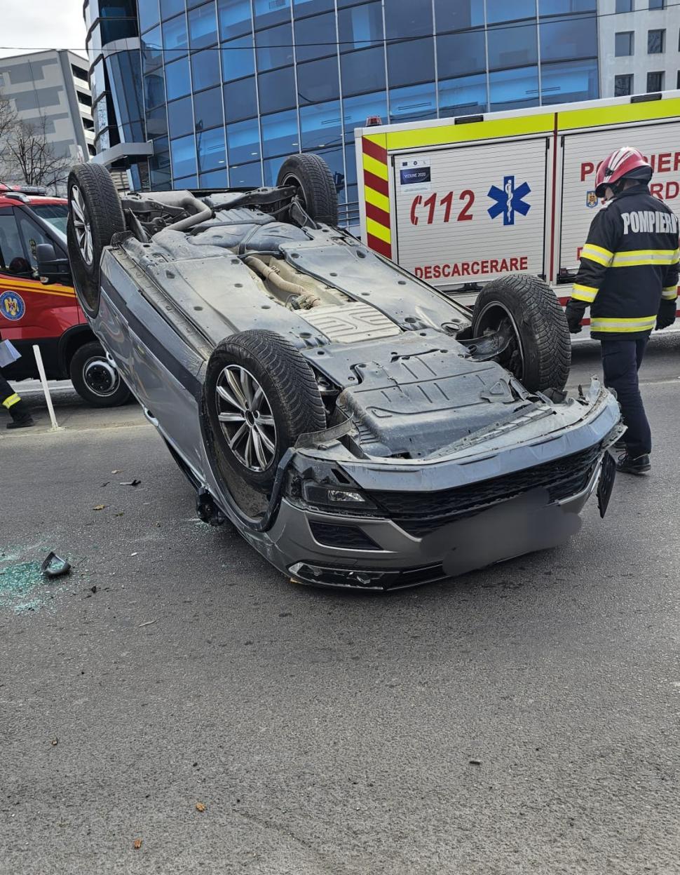 Accident în prima zi de Crăciun la Constanța. Mașina în care se afla o femei și un copil de 8 luni, s-a răsturnat 877253