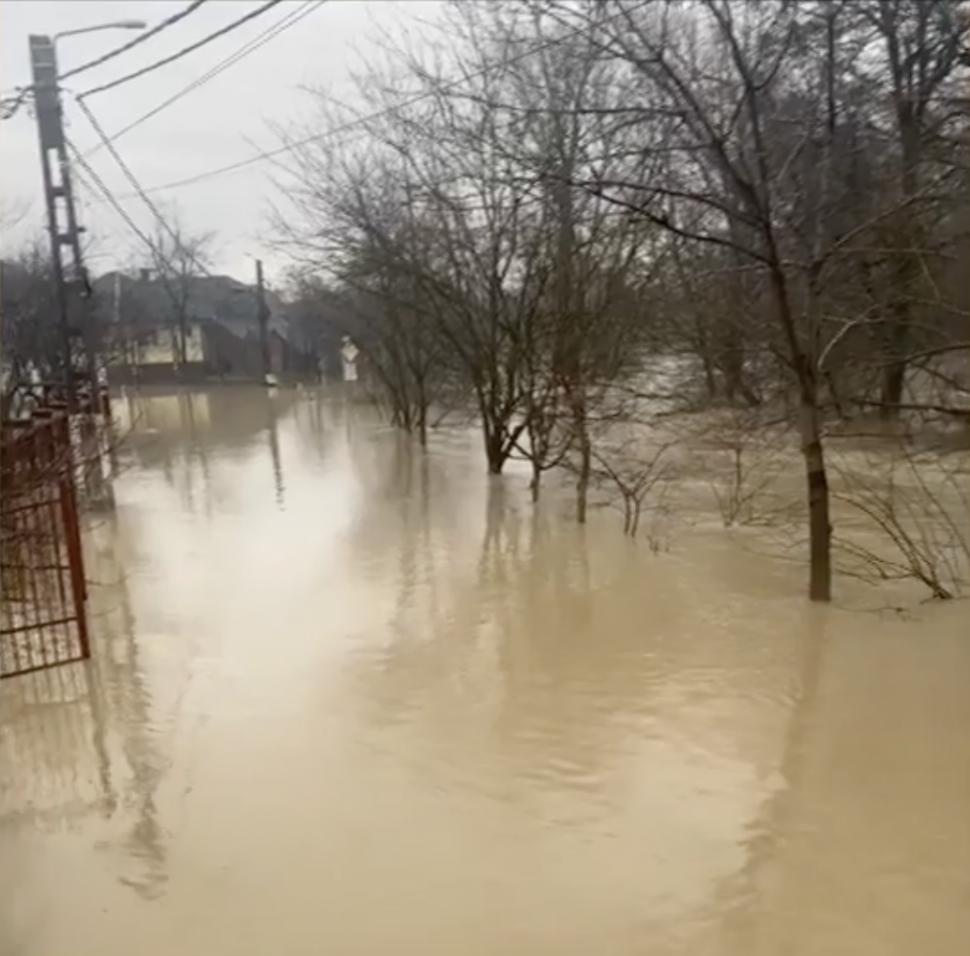 Disperare de Crăciun într-un sat din Maramureș: Zeci de gospodării inundate | Autoritățile intervin de urgență 877243