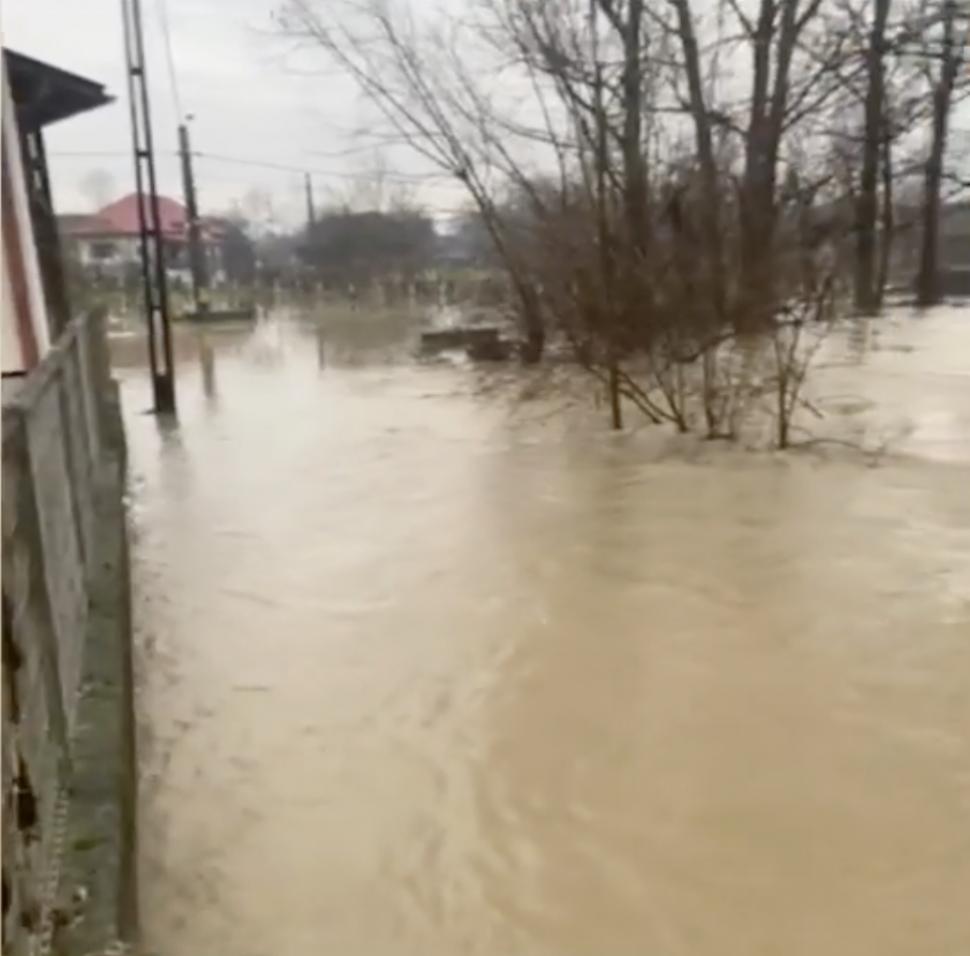 Disperare de Crăciun într-un sat din Maramureș: Zeci de gospodării inundate | Autoritățile intervin de urgență 877244