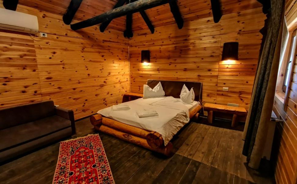 Cât costa o noapte de cazare la Ferma Dacilor (Tohani) şi cum arăta complexul turistic care s-a făcut scrum în a doua zi de Crăciun 877408