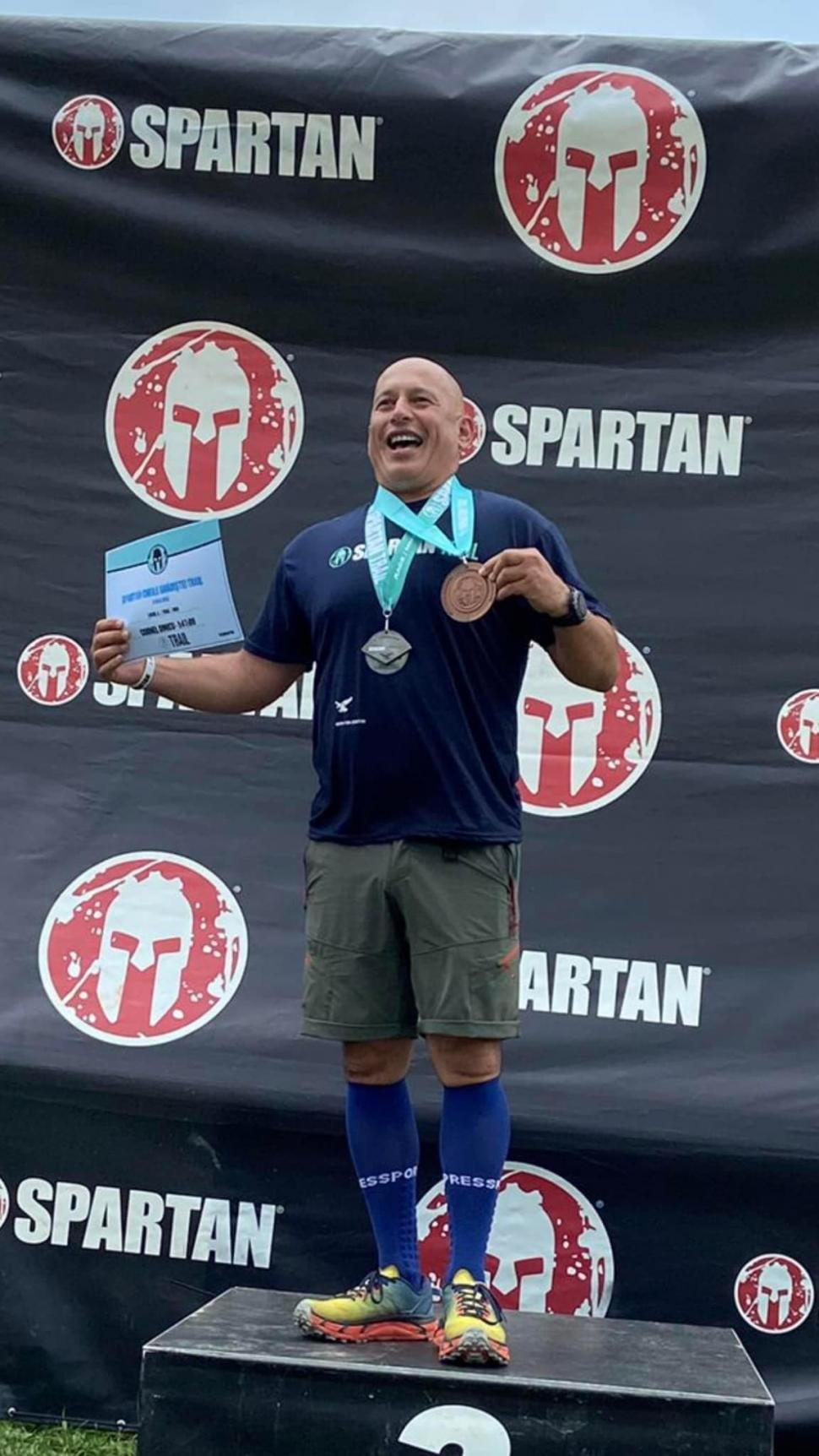 El este patronul pensiunii Ferma Dacilor din Prahova. Cornel Dinicu, unul dintre cei mai cunoscuți interlopi ai anilor 2000 877440