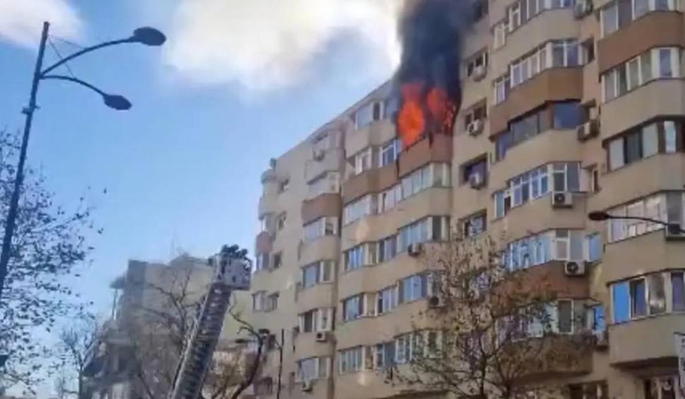 Incendiul puternic de pe Calea Dorobanţi, din București. Pompierii intervin cu mai multe autospeciale 877480