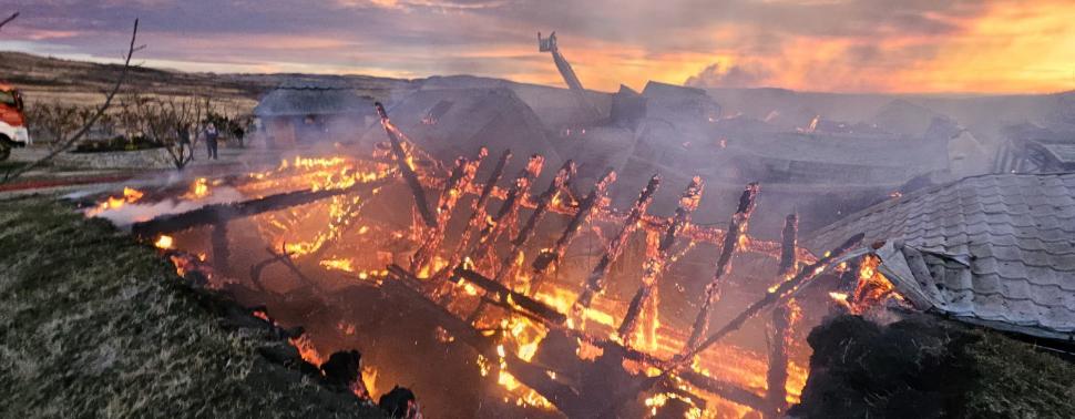 Incendiu devastator la o pensiune din Prahova! Raed Arafat: ”A fost declanșat Planul Roșu” | Mai multe persoane dispărute 877331