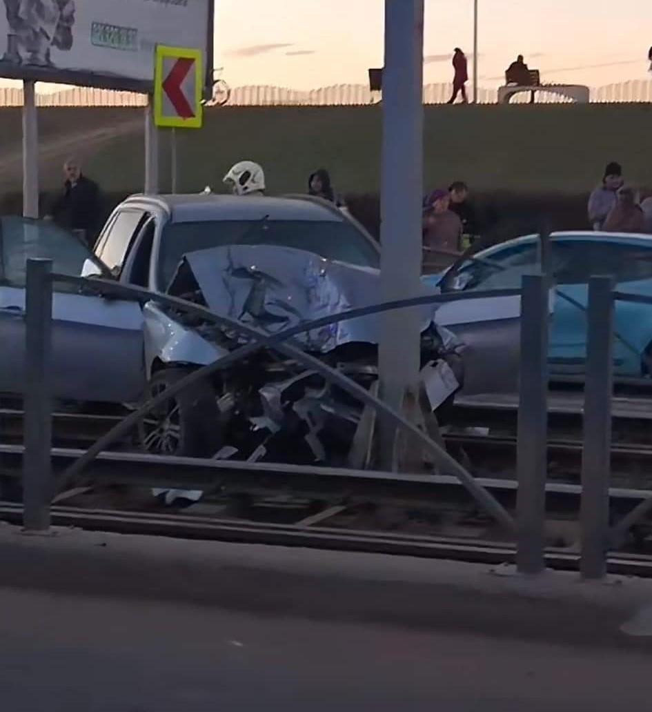 Circulația tramvaielor pe linia 41, reluată după mai bine de trei ore | Haos în traficul din Bucureşti, după un accident cu trei maşini la Podul Ciurel 877748