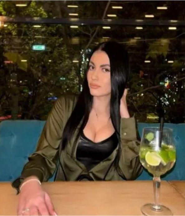 Ea este Anca, tânăra moartă în incendiul devastator de la Ferma Dacilor. Tatăl ei nici nu ştia că este la petrecerea de la pensiune 877721