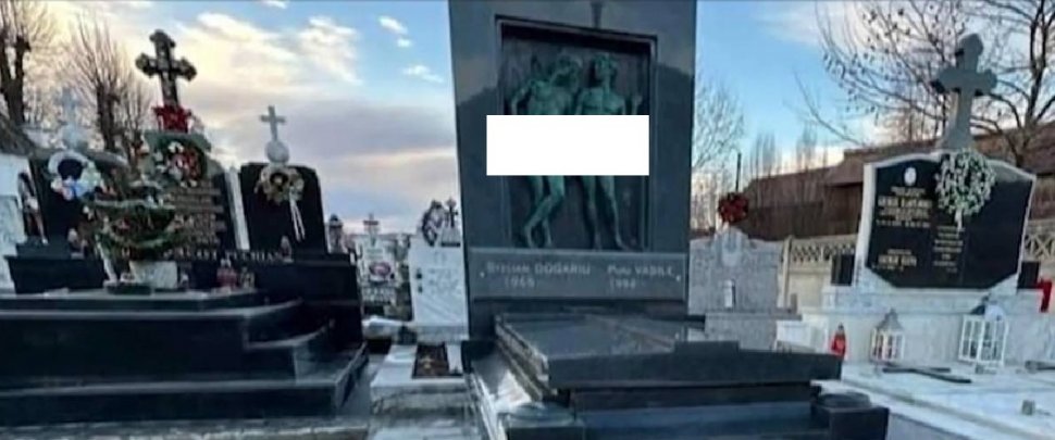 Monumentul funerar dintr-un cimitir din Râșnov care i-a scos din sărite pe localnici: "Pe câţi bani s-a dat autorizația? Să pună asta la părinţii lui"