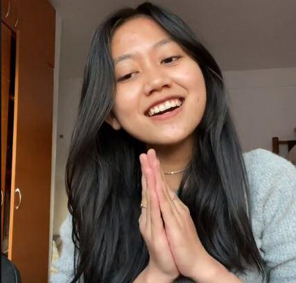 ”Iubesc România”. Maria, o studentă din Indonezia la Iași, a impresionat internetul: cântă colinde în limba română și promovează sistemul educațional  877735