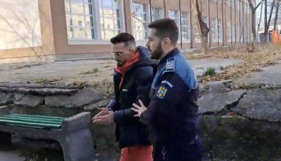 Primele declarații ale bărbatului care și-a strangulat soția până la moarte în locuința sa, la Galați: "N-am mai suportat, mi-a distrus familia" 877937