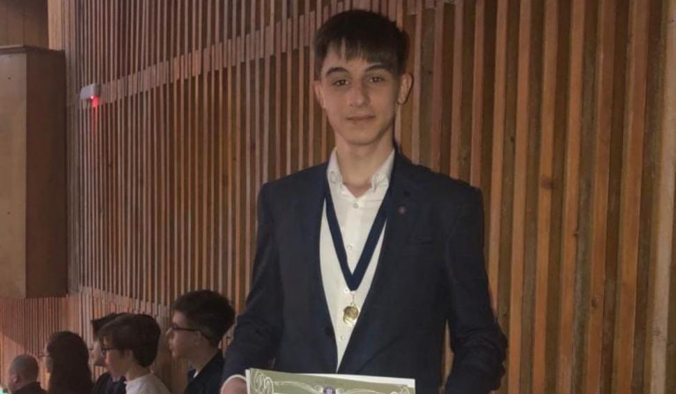 El este Raul, copilul-minune din Constanța care vorbește șapte limbi străine, admis la universitate, fără admitere: ”România este acasă” 877978