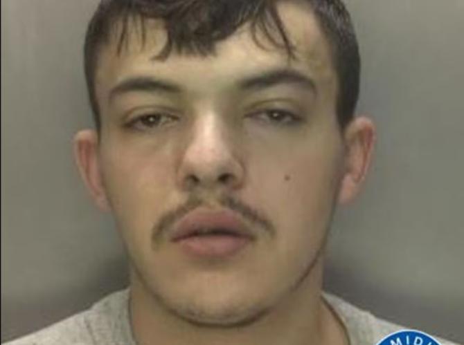 El este românul închis pe viață în Marea Britanie, după ce a înjunghiat oameni la întâmplare pe stradă 878213