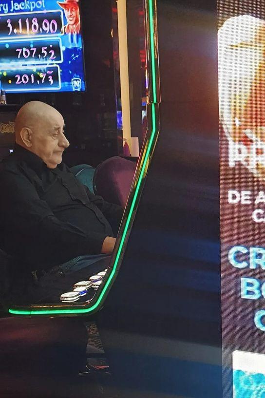 Miracol de Crăciun: Viorel Lis şi-a revenit şi a petrecut la cazino! Imaginile au fost făcute publice chiar de către soţia sa, Oana 878230