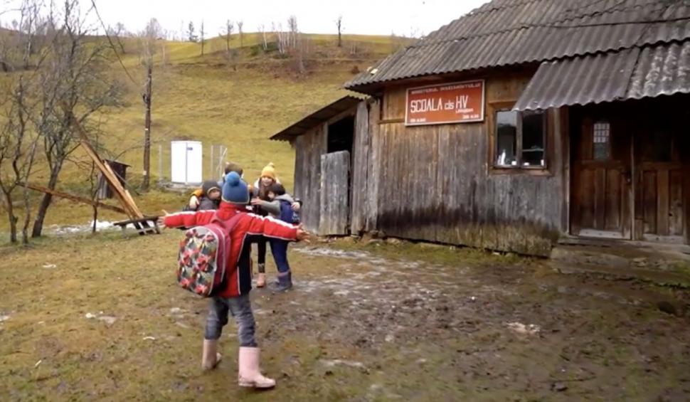 România Educată închide o şcoală, unde învață șapte elevi, dintr-un motiv absurd | Mirela Voicu, apel la Ministerul Educaţiei 878373