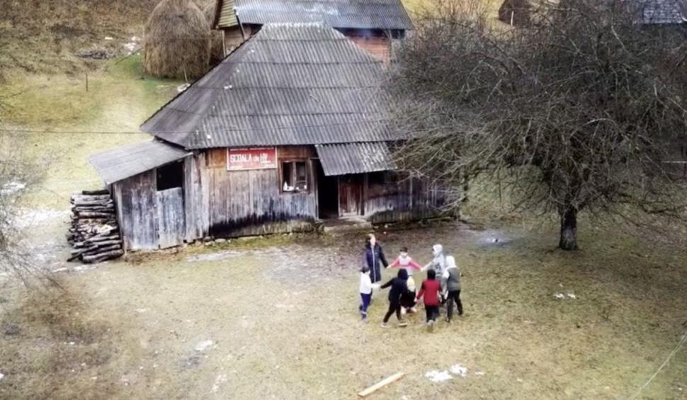 România Educată închide o şcoală, unde învață șapte elevi, dintr-un motiv absurd | Mirela Voicu, apel la Ministerul Educaţiei 878375