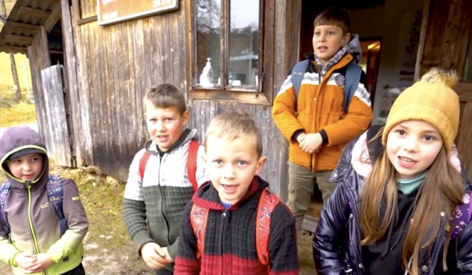 România Educată închide o şcoală, unde învață șapte elevi, dintr-un motiv absurd | Mirela Voicu, apel la Ministerul Educaţiei 878376