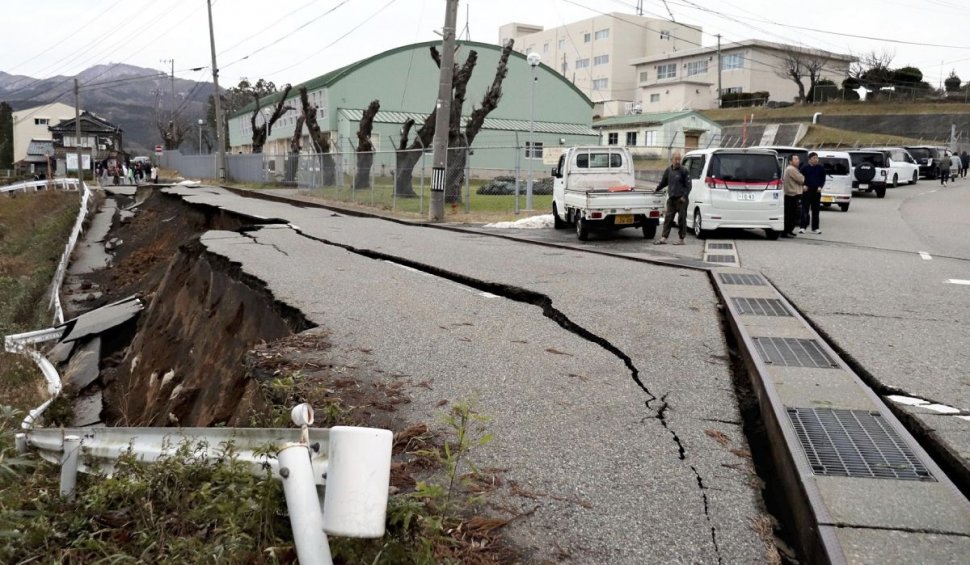 Cutremurul din Japonia s-a soldat cu cel puţin patru morţi, potrivit unui prim bilanţ oficial