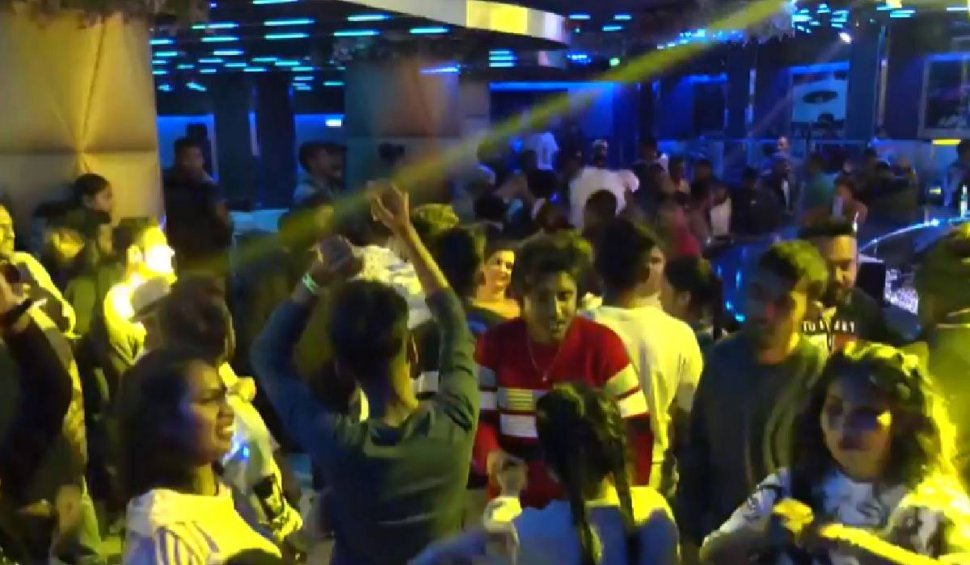 Sute de muncitori din Sri Lanka au petrecut Revelionul într-un club din Alba Iulia: "Oamenii din România sunt de treabă"