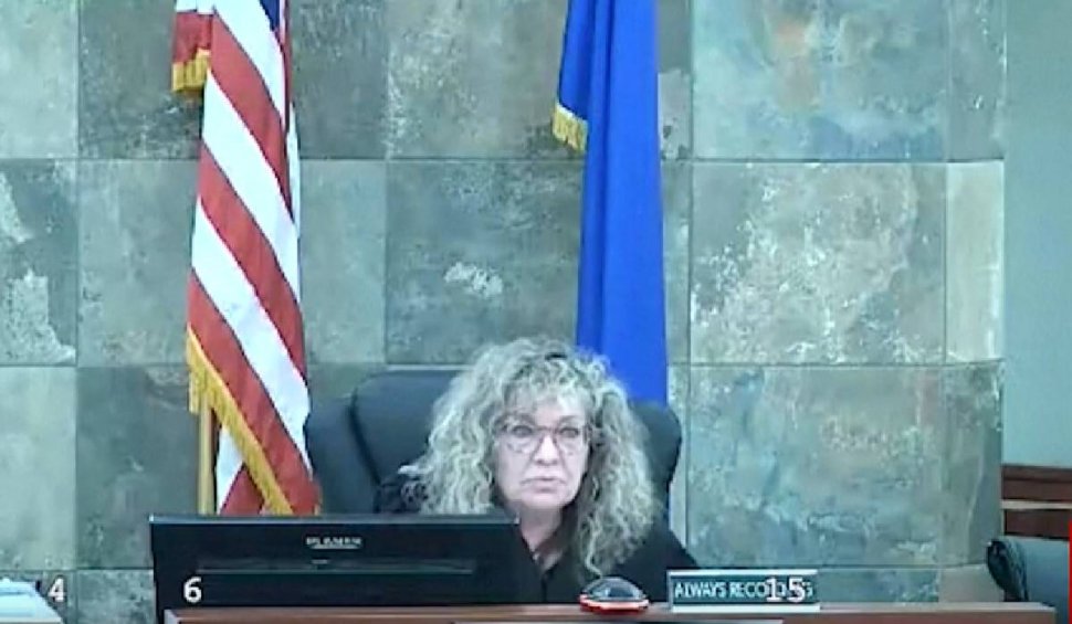 Momentul în care o judecătoare este atacată de un bărbat care urma să fie condamnat pentru tâlhărie, în Nevada