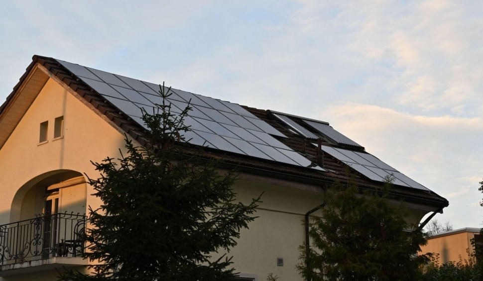 Vouchere pentru panouri fotovoltaice și anveloparea caselor. Care sunt condiţiile şi ce valoare au
