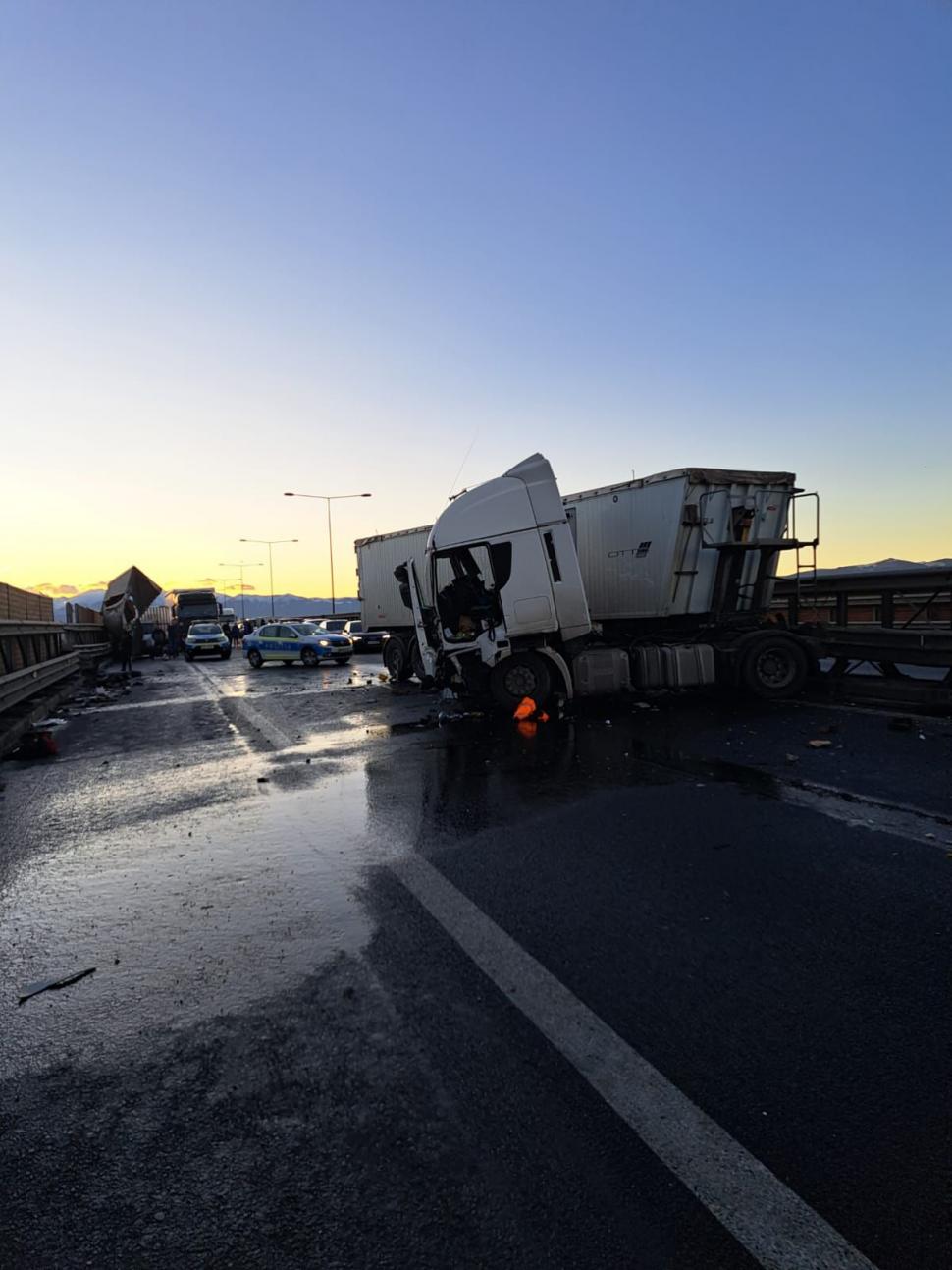 Accident cu opt victime pe Centura Sibiului! Trafic blocat complet, Planul Roșu a fost activat 879034