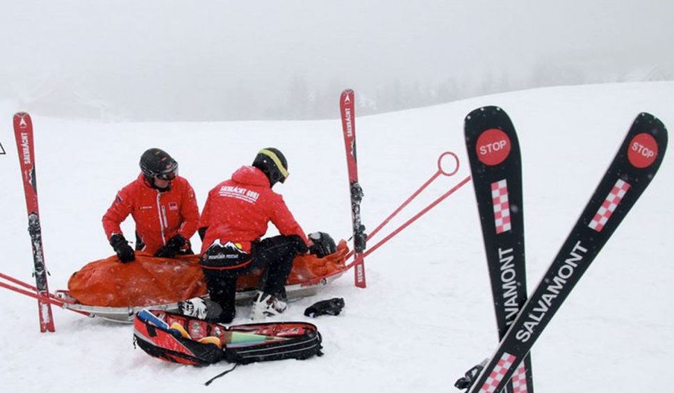 Sfaturi pentru martorii accidentelor pe pârtiile de schi: "Nu intraţi în panică!". Cum trebuie tratată orice căzătură