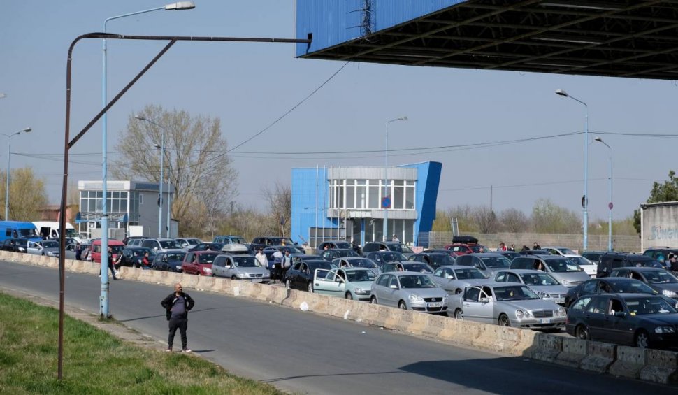 Românii plecați în minivacanță așteaptă trei ore să iasă din țară, la granița cu Ungaria