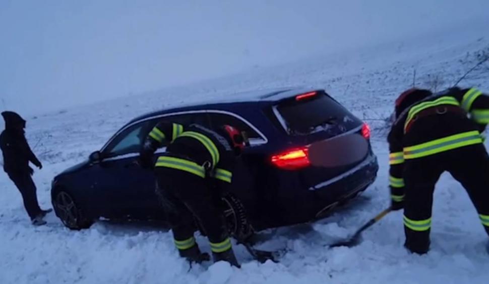Ciclonul polar face prăpăd în România! Oameni blocați în zăpadă şi restricţii de circulaţie. Cursuri suspendate în mai multe şcoli 879485
