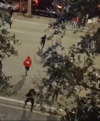 "Extratereștri de trei metri la mall! Mass-media tace, autoritățile ascund totul!" | Poliția americană, chemată să facă lumină în cazul unui clip viral, care a isterizat internetul 879457