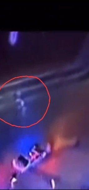 "Extratereștri de trei metri la mall! Mass-media tace, autoritățile ascund totul!" | Poliția americană, chemată să facă lumină în cazul unui clip viral, care a isterizat internetul 879459