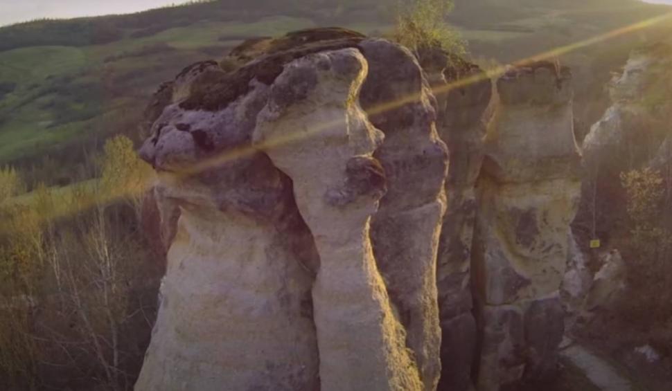 Locul legendar din România, identic cu Meteora din Grecia. Peisajul îți taie respirația 879507