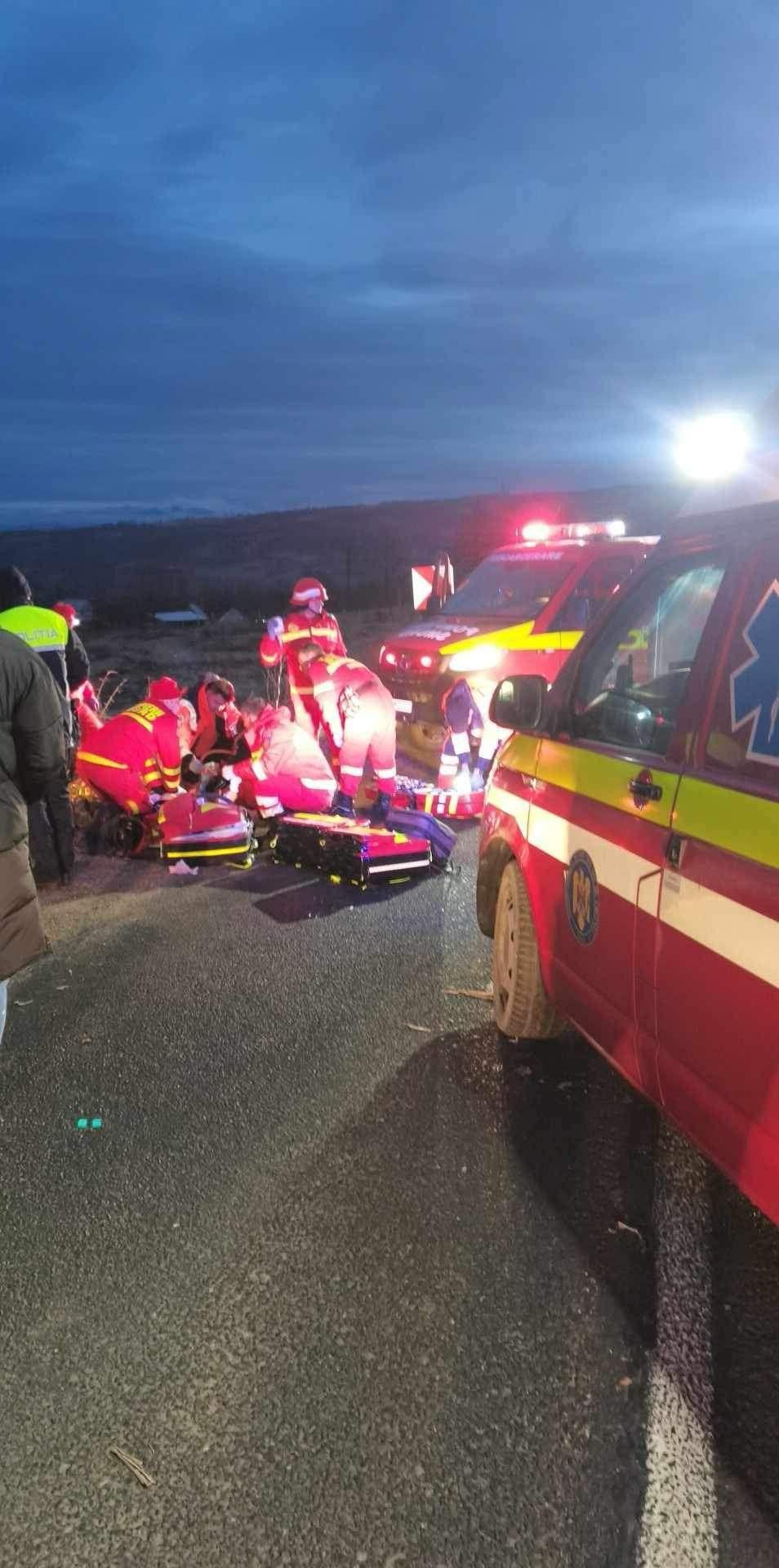 O tânără de 21 de ani a murit, după ce un şofer băut a intrat cu maşina într-un stâlp, în Budeşti, Maramureş 879396