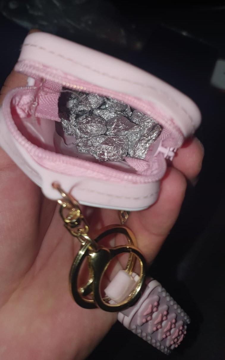 Trei tineri din Constanța, prinși cu droguri în lenjeria intimă. Le-au spus polițiștilor că este ceai 879469