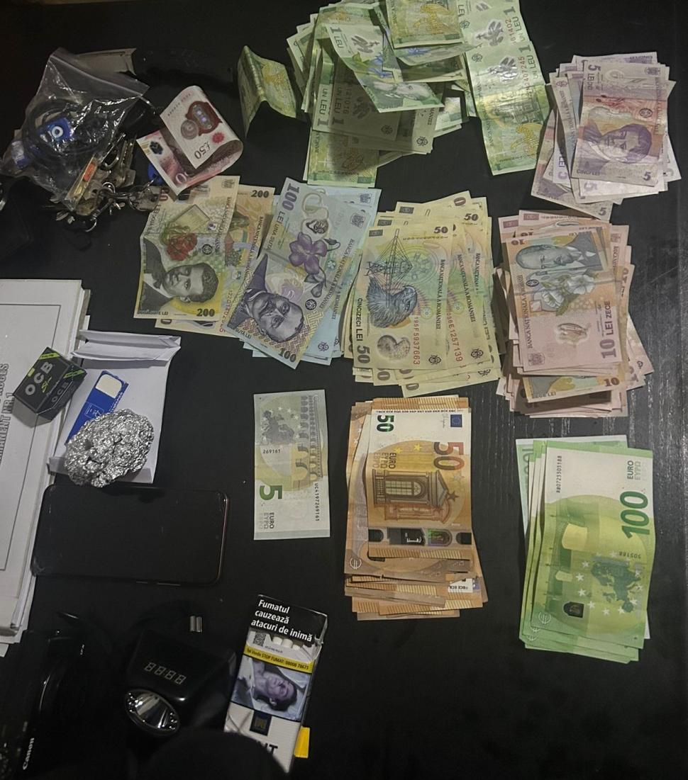 Trei tineri din Constanța, prinși cu droguri în lenjeria intimă. Le-au spus polițiștilor că este ceai 879470