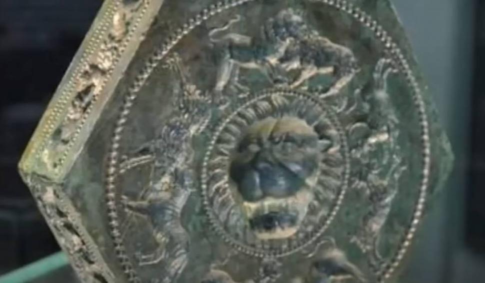 Povestea uluitoare a artefactului dacic, descoperit după o furtună în noaptea de Sânziene, la rădăcina unui copac 879721