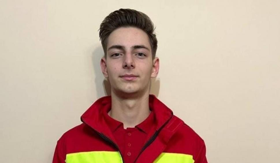 Ei sunt Maria, Ianis și Ștefan, cei trei elevi care au salvat un bărbat aflat în stop cardio-respirator, pe stradă în Vaslui  879797