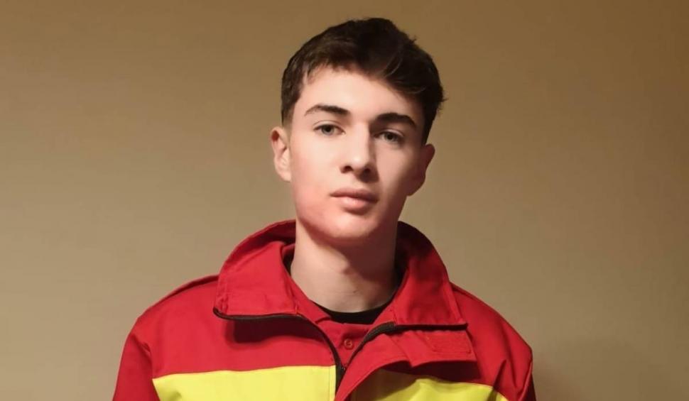 Ei sunt Maria, Ianis și Ștefan, cei trei elevi care au salvat un bărbat aflat în stop cardio-respirator, pe stradă în Vaslui  879799