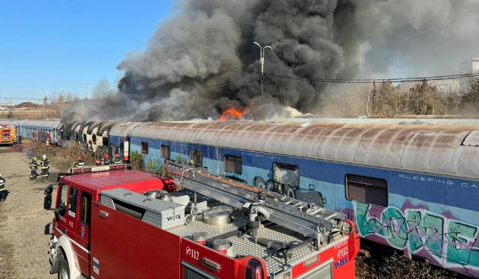 Incendiu în zona dintre Gara Basarab și Podul Grant din București. Autorităţile au trimis mesaj RO-Alert 880112