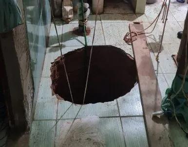 Un bărbat a săpat o groapă în bucătărie, a căzut în ea şi a murit, după ce a visat că va găsi aur 880372