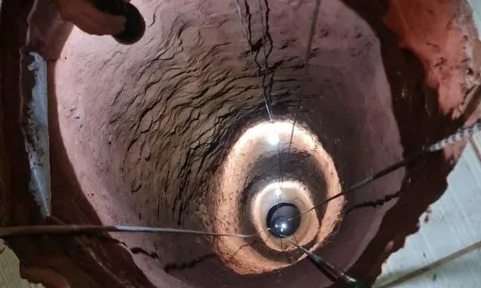 Un bărbat a săpat o groapă în bucătărie, a căzut în ea şi a murit, după ce a visat că va găsi aur 880374