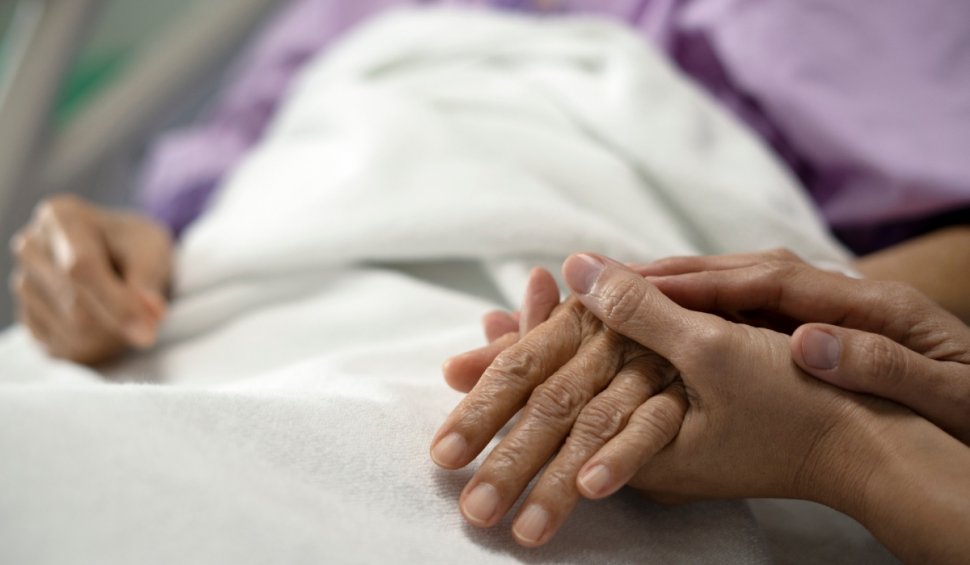 O pensionară a ajuns la spital, după ce a primit o factură de 62.000 de euro la apă, în Italia | Compania i-a trimis scuze şi flori