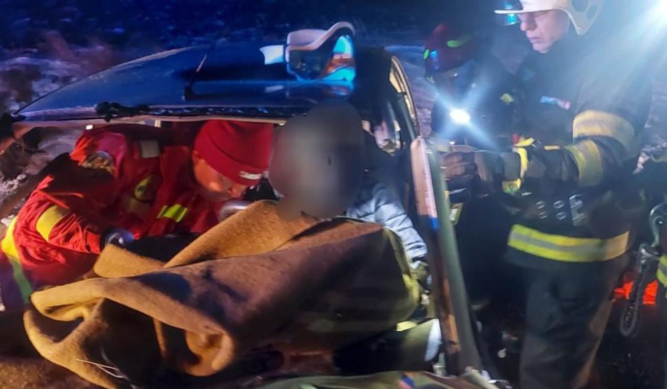 Un şofer de TIR din Botoşani a intrat intenţionat cu un Matiz într-un copac. Soţia sa a fost găsită moartă acasă 880316