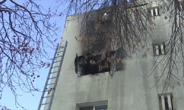 Surse: Mama care și-a omorât bebelușul la Iași, aruncându-l de la etajul apartamentului în flăcări, era încuiată în casă | "A văzut niște lumini în dormitor!" 880344