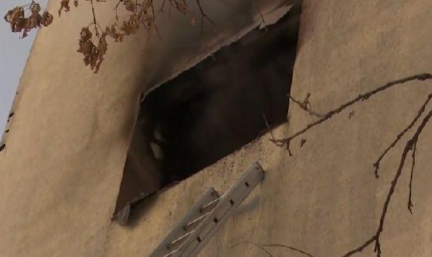 Surse: Mama care și-a omorât bebelușul la Iași, aruncându-l de la etajul apartamentului în flăcări, era încuiată în casă | "A văzut niște lumini în dormitor!" 880345