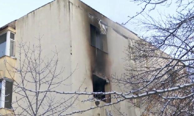 Surse: Mama care și-a omorât bebelușul la Iași, aruncându-l de la etajul apartamentului în flăcări, era încuiată în casă | "A văzut niște lumini în dormitor!" 880348