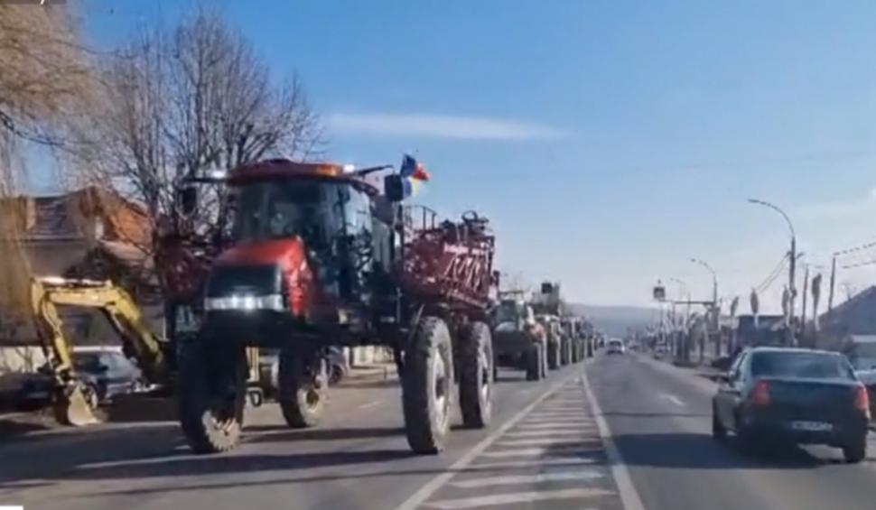 Revolta fermierilor şi transportatorilor se extinde în toată ţara. Protestatarii au blocat mai multe vămi 880536
